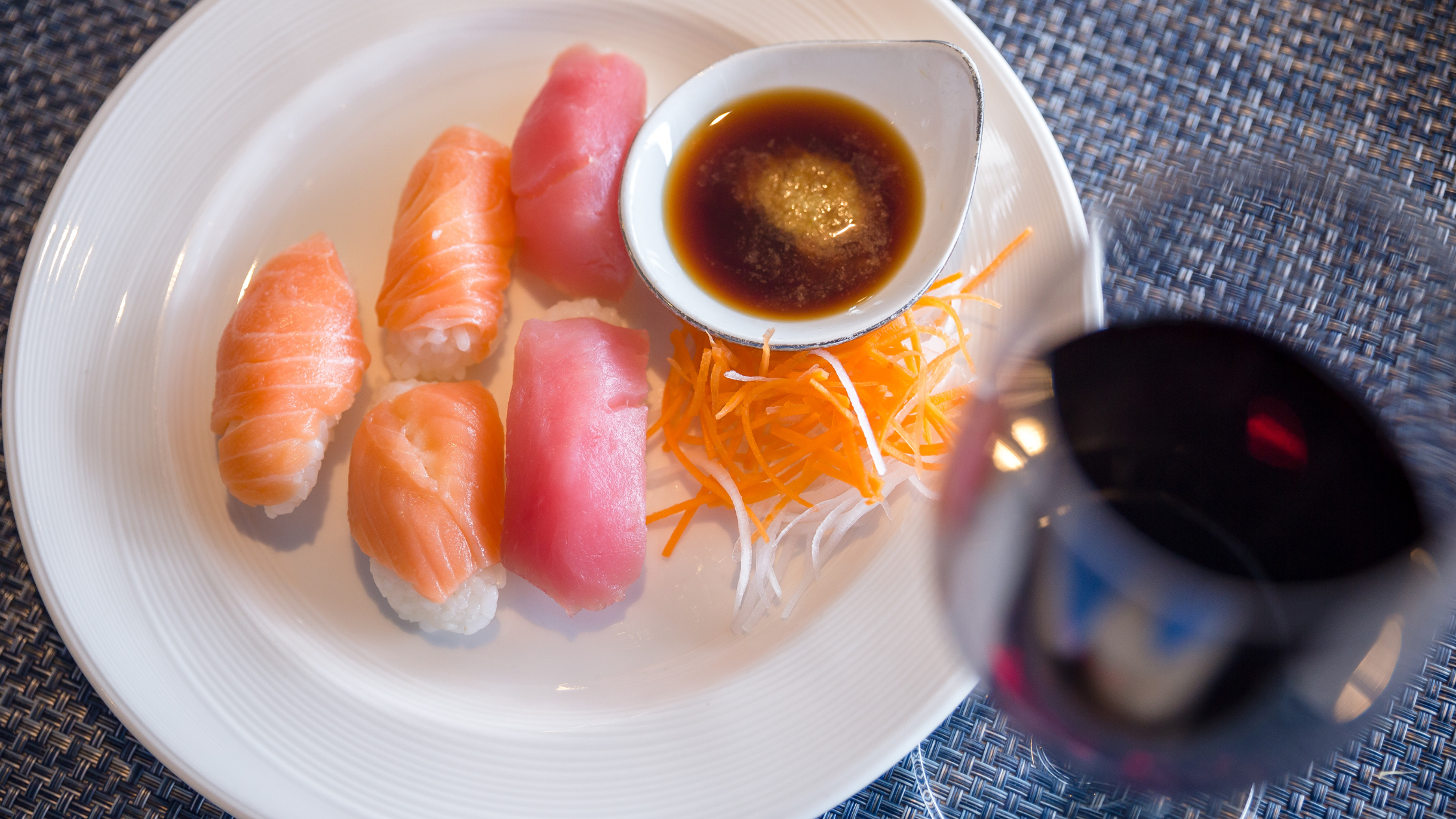 abbinamento fra vino e sushi
