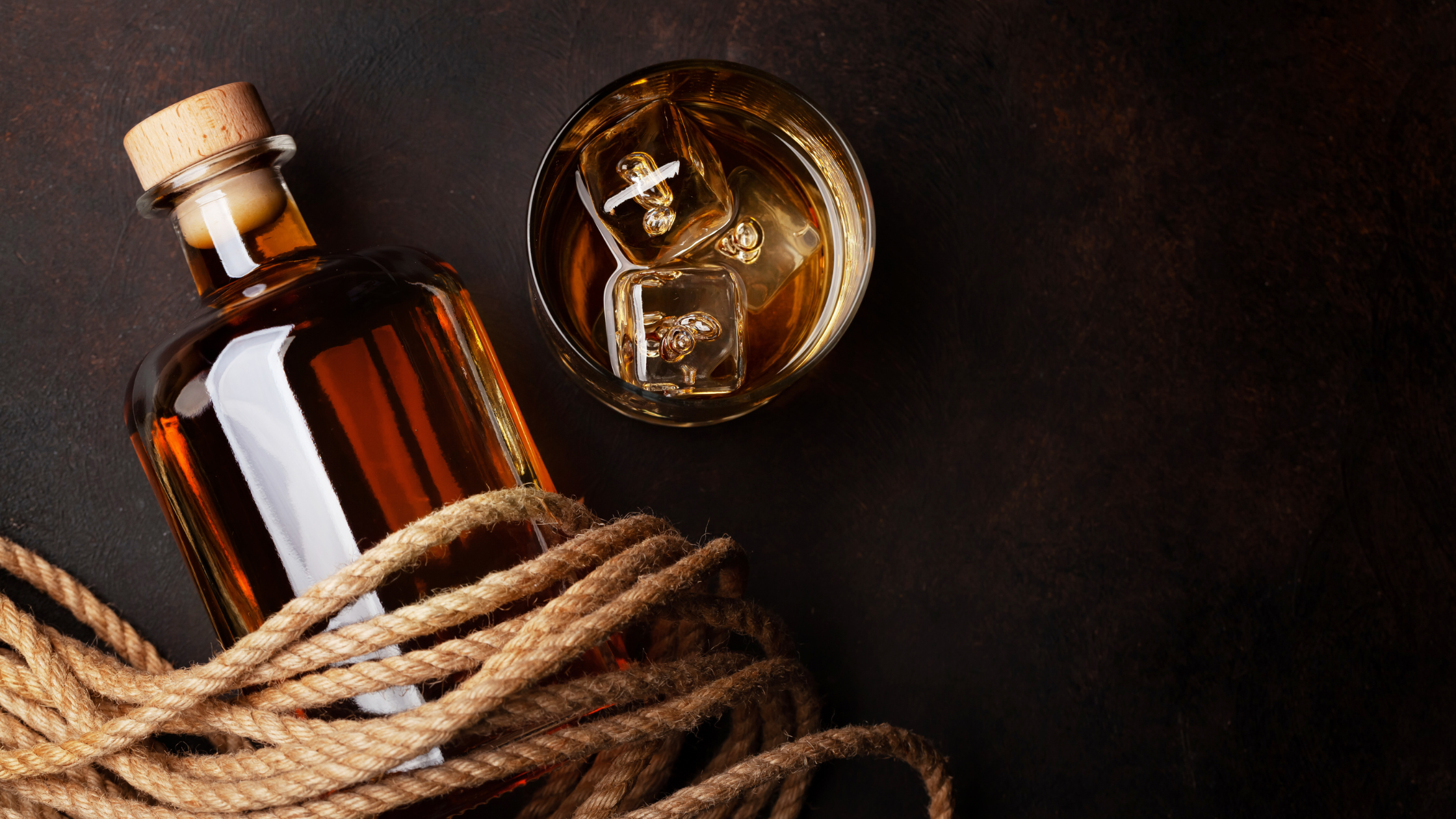 Rum, Rhum e Ron: Un viaggio alla scoperta dei distillati d’eccellenza